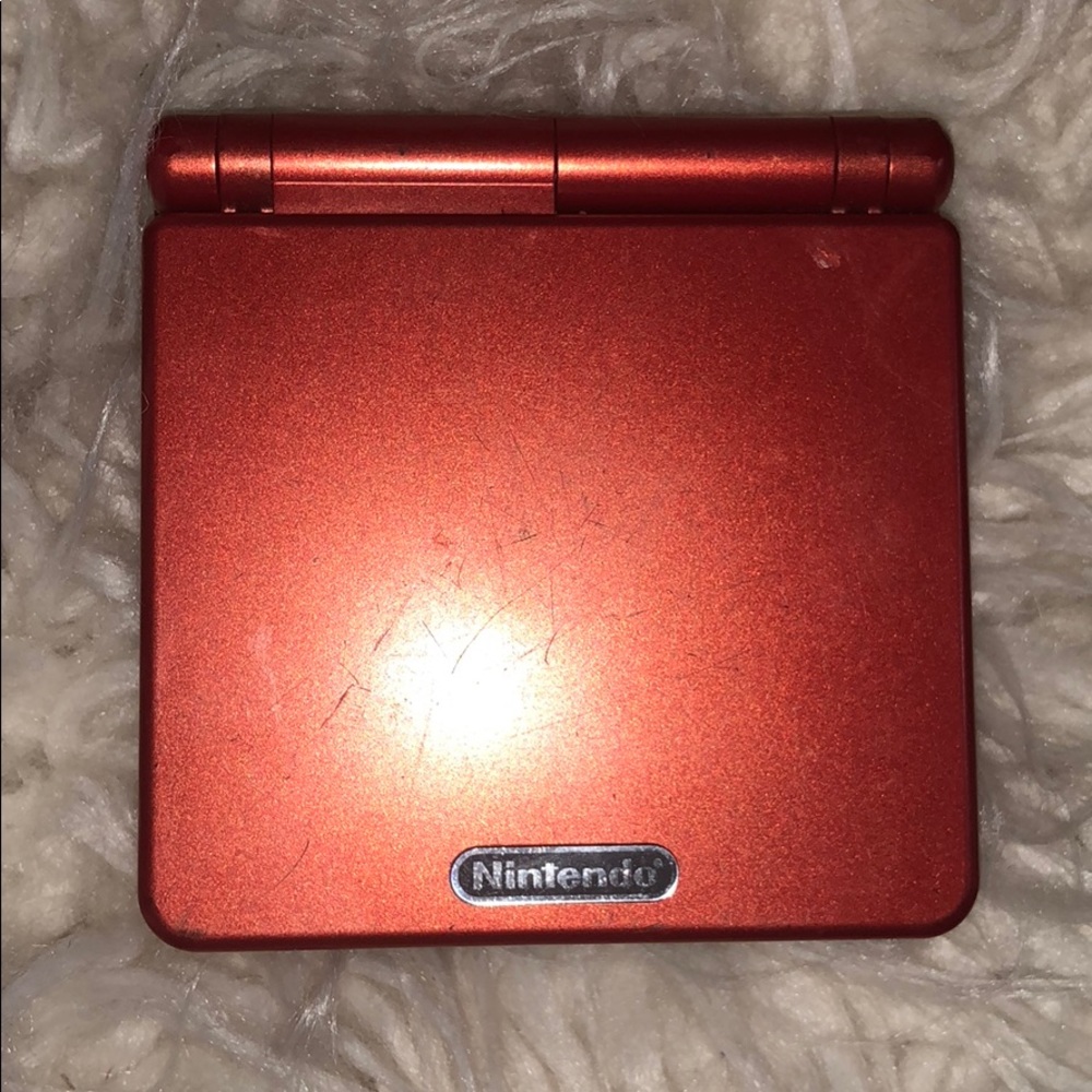 Red Gameboy Advance SP with game